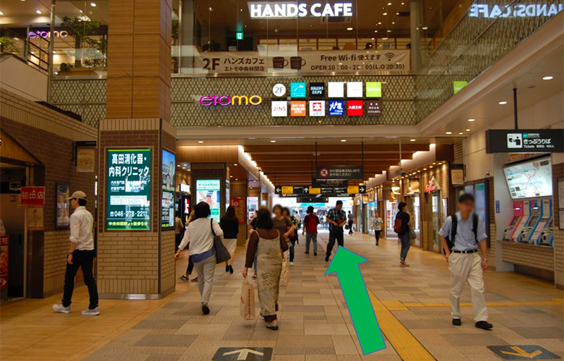 小田急線「中央林間駅・南口」方面へ直進する。
